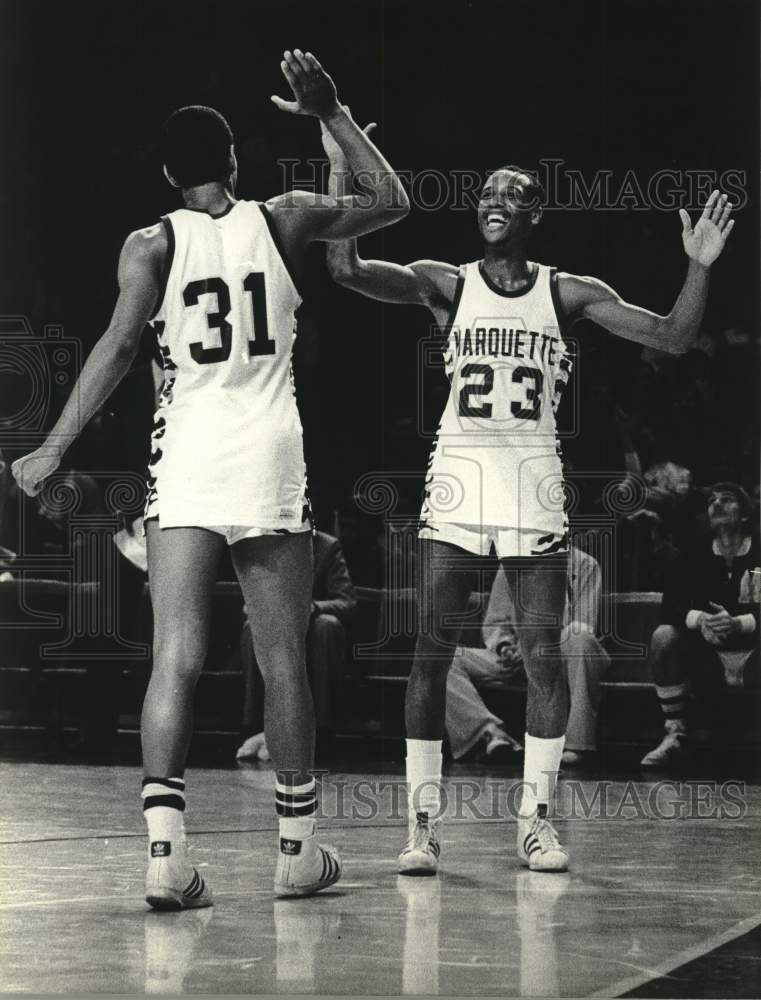 1981 Press Photo Michael Wilson congratulated Glenn Rivers after slam dunk. - Historic Images