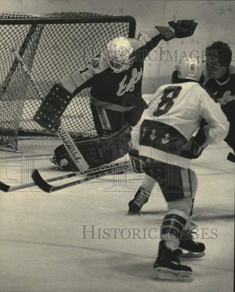 1985 Press Photo Milwaukee Admirals player Marcel Frere takes a shot on goal. - Historic Images