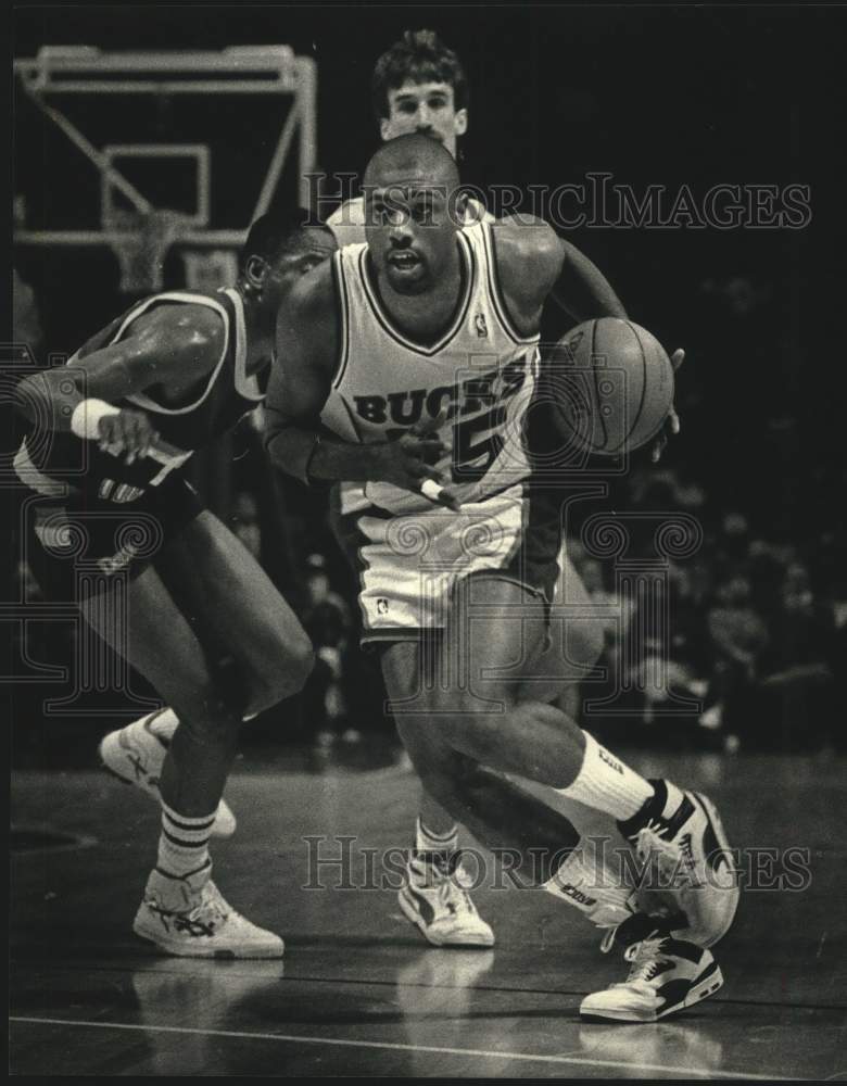 1989 Press Photo Milwaukee Bucks basketball player Paul Pressey in action - Historic Images