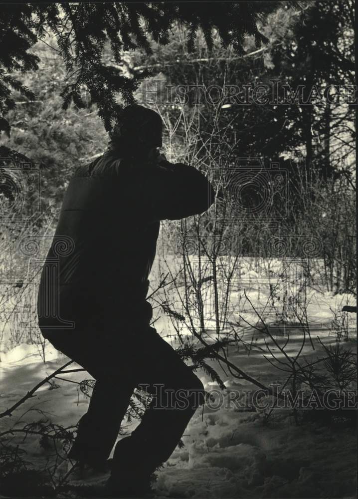 Press Photo Dan Tinnes of Hartland Sportsman's Club shooting Sporting Clays. - Historic Images