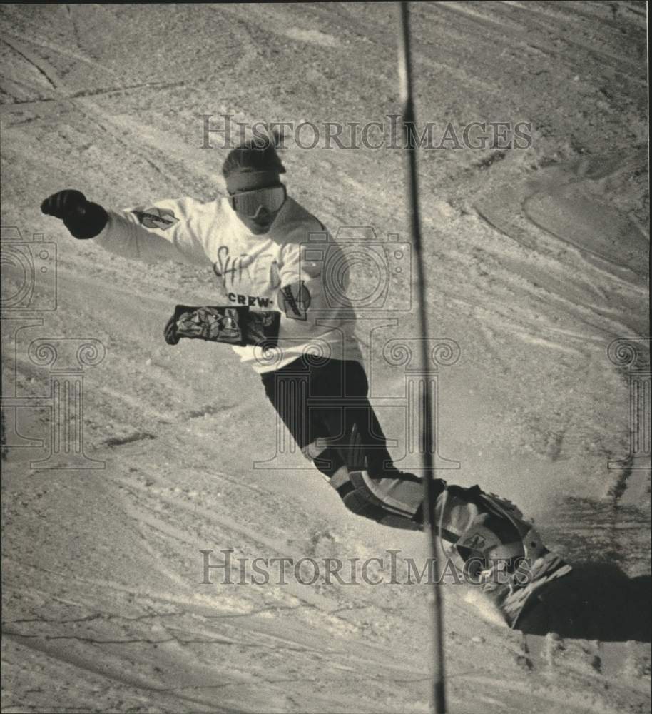 1989 Press Photo Snowboarder Competing In Slalom At Sunburst Winter Sports Park - Historic Images