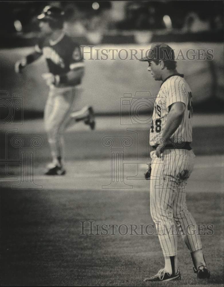 1984 Press Photo Brewers Mike Caldwell looks dejected after opponents home run. - Historic Images