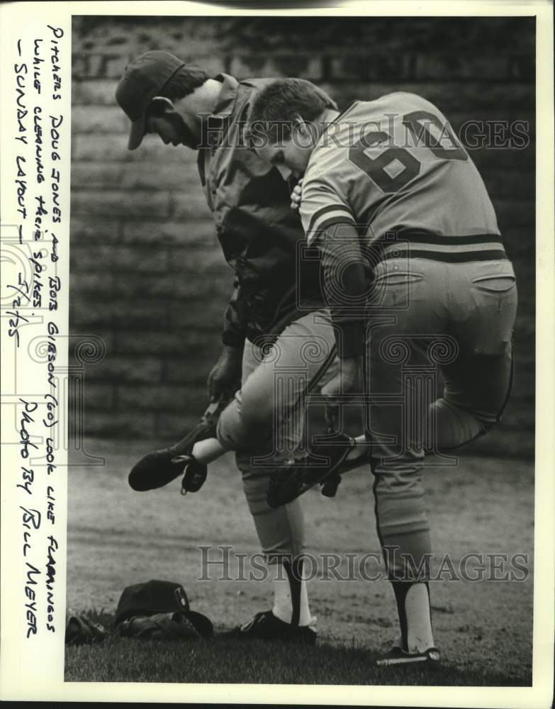 1982 Press Photo Baseball Pitchers Doug Jones &amp; Bob Girson training in Arizona - Historic Images