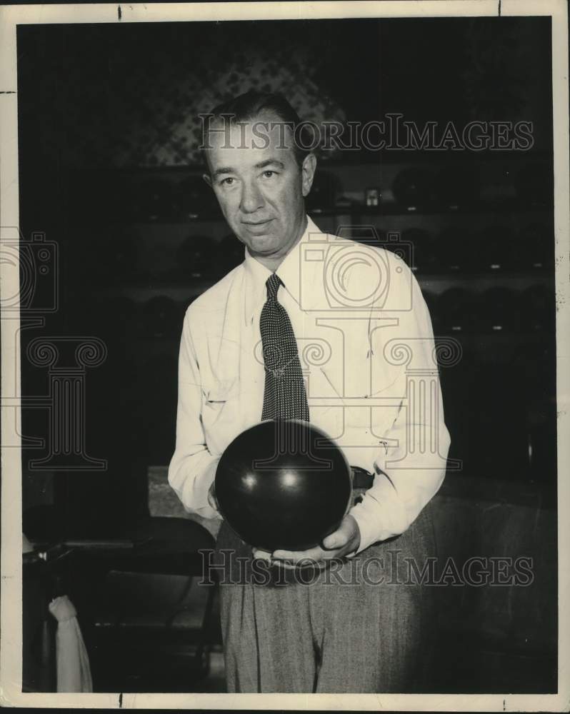 1949 Billy Sixty Prepares To Bowl - Historic Images