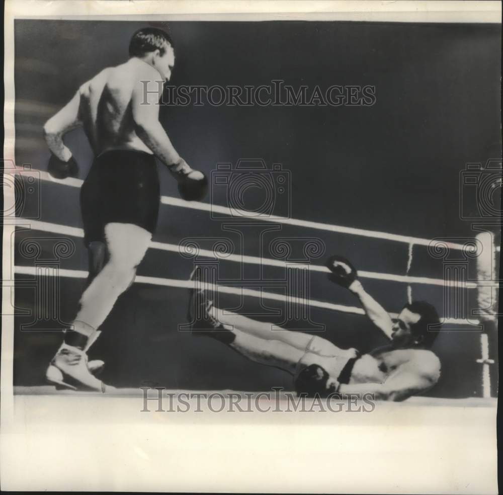 1963 Press Photo Brian London Knocks Ingemar Johansson To Ground In Stockholm - Historic Images