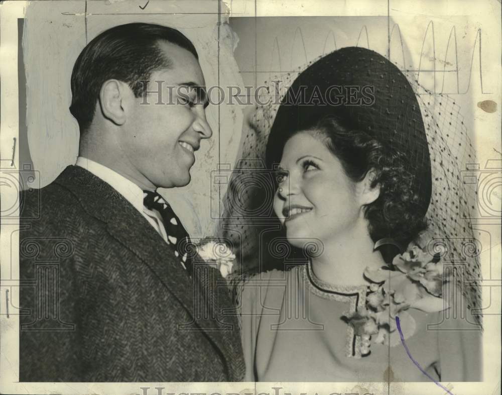 1937 Press Photo Barney Ross With Fiance Pearl Seigel In Chicago - mjt21303- Historic Images