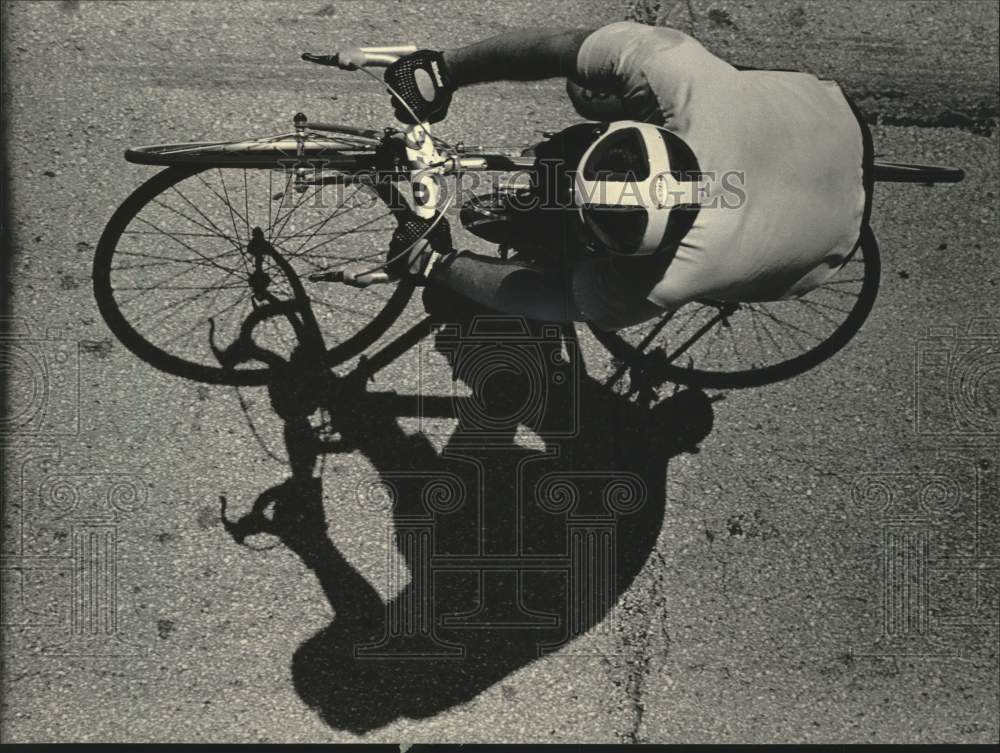 1984 Press Photo Biking one of events in Ironman Triathlon World Championship.- Historic Images