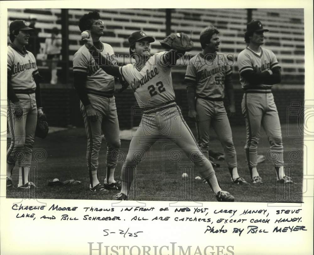 1982 Press Photo Milwaukee&#39;s Charlie Moore Throws Baseball In Spring Training - Historic Images