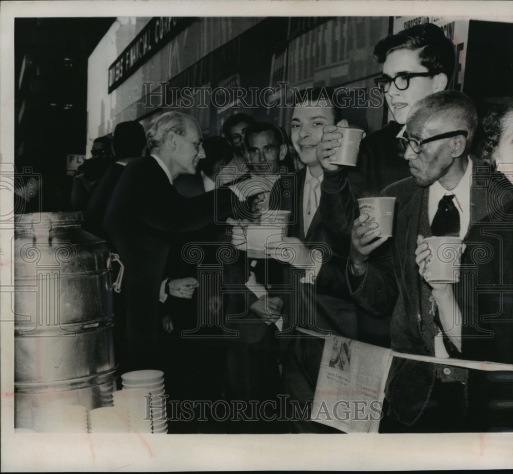 1963 Press Photo Opening night at the Metropolitan Opera - mjw00053-Historic Images