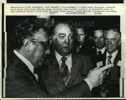 1976 Press Photo Henry Kissinger meets John Vorster, Bodenmais, West Germany - Historic Images