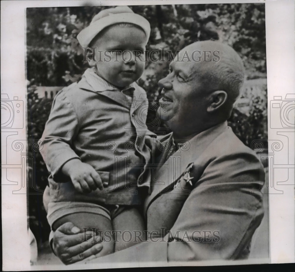1962 Press Photo Premier Khrushchev and grandson Nikita at Yalta vacation spot-Historic Images