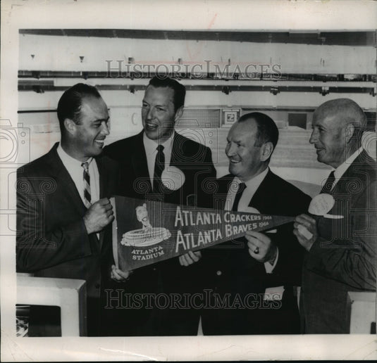 Press Photo Atlanta Braves team members at ticket sales press conference - Historic Images