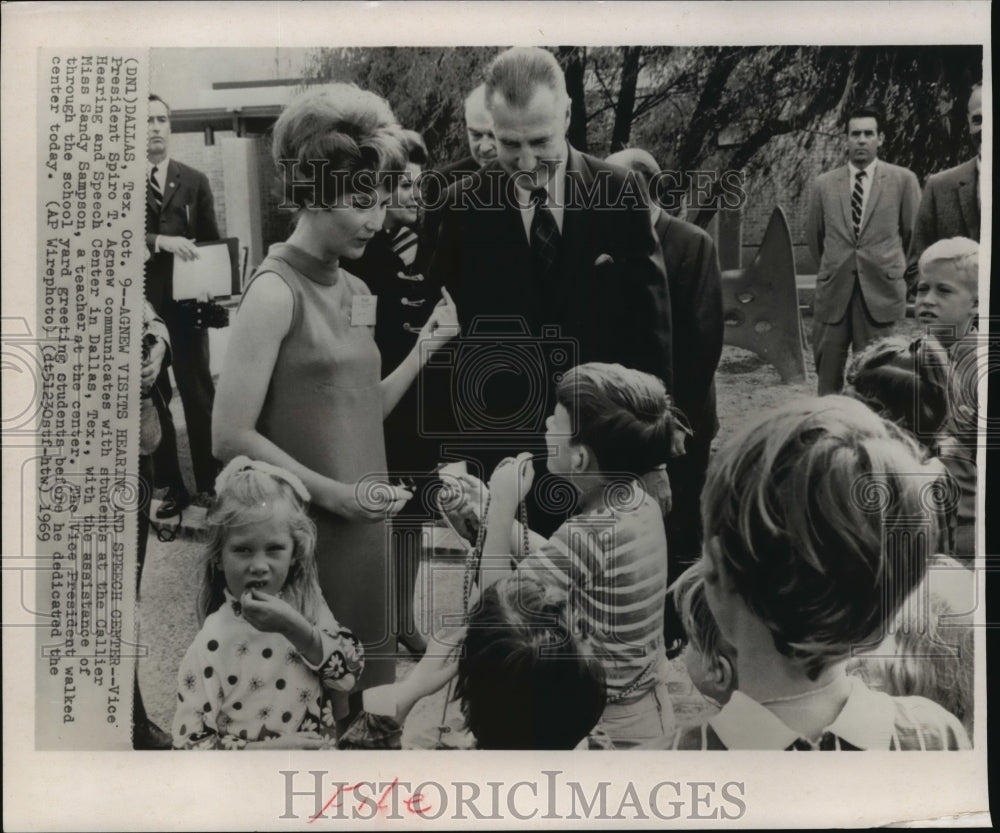 1969 Press Photo Vice President Spiro T. Agnew, Miss Sandy Sampson Dallas, TX - Historic Images