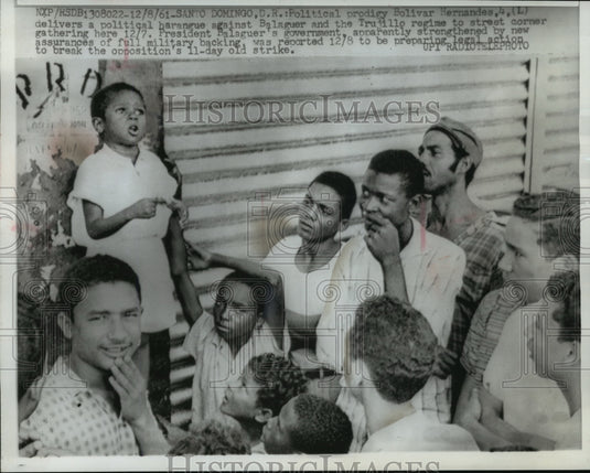 1961 Press Photo Bolivar Hernandes gives speech on street corner, Santo Domingo - Historic Images