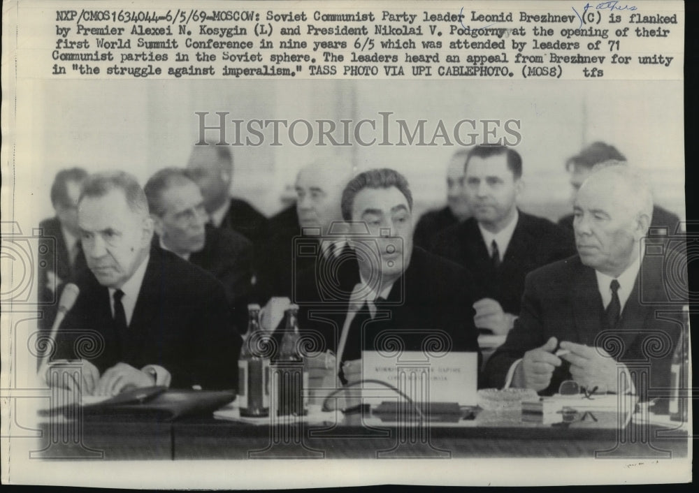 1969 Press Photo Leonid Brezhnev and others at World Summit Conference, Moscow-Historic Images