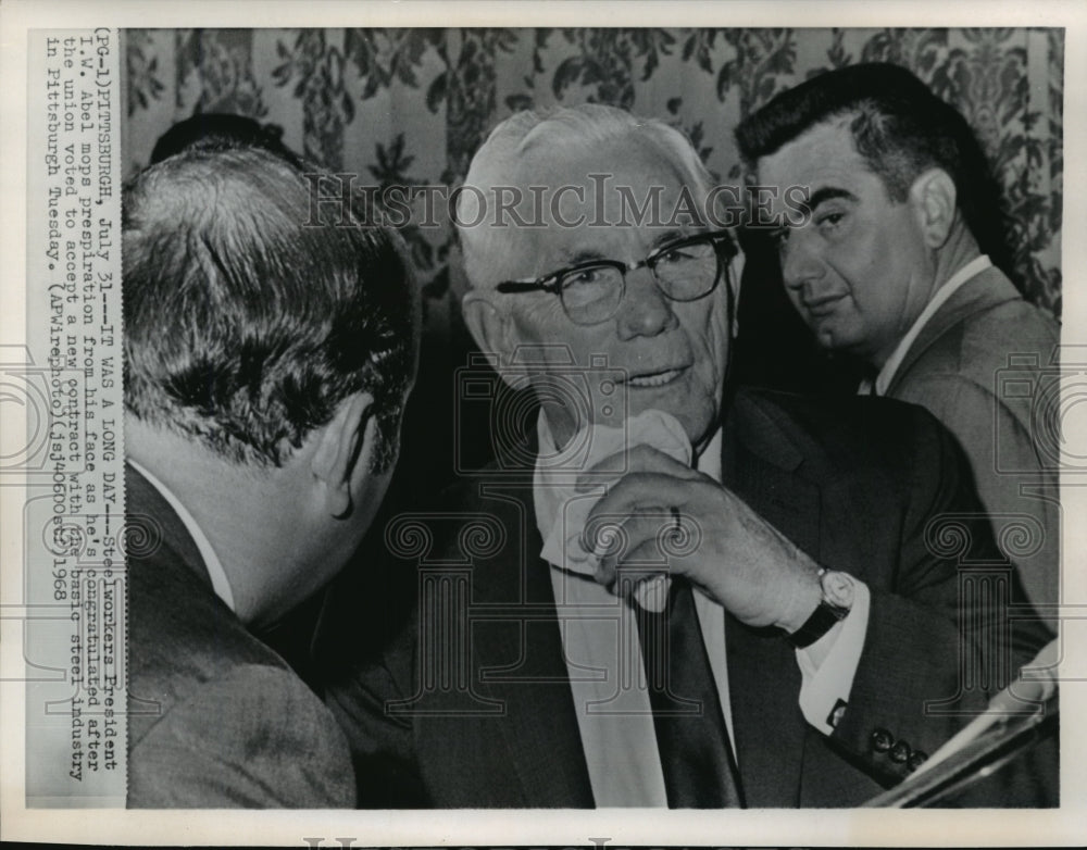 1968 Press Photo Steelworkers President I.W. Abel learns contract accepted - Historic Images