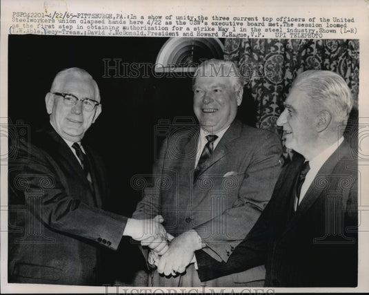 1965 Press Photo United Steelworkers top 3 officers show unity, Pittsburgh, PA - Historic Images