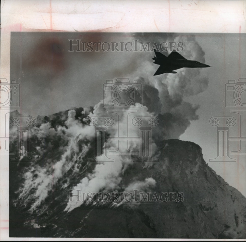 1963 Press Photo Air Force F-102 near eruption of Augustine volcano, Alaska - Historic Images