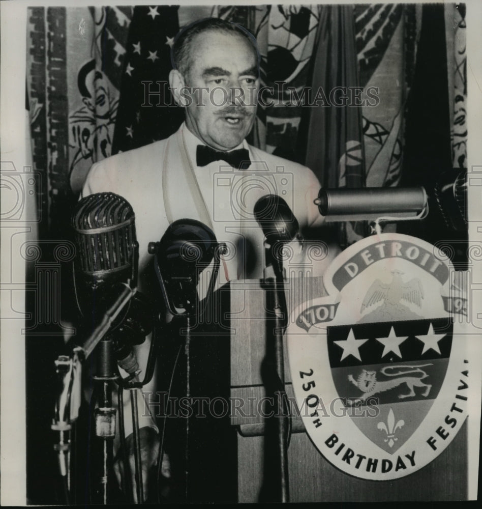 1951 Press Photo Secretary of State Dean Acheson speaks at Detroit gathering. - Historic Images