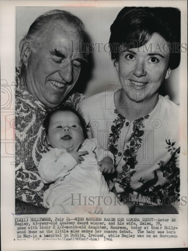 1964 Press Photo Actor Ed Begley and wife Helen debut their 2 1/2 month old baby - Historic Images