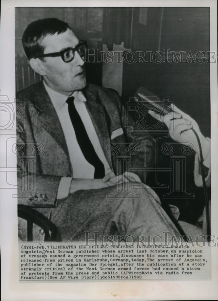 1963 Press Photo Rudolph Augstein discusses his arrest in Karlsruhe, Germany - Historic Images