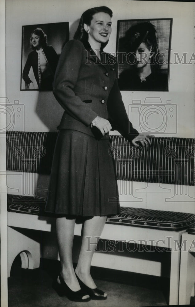 1946 Press Photo Marjorie Ann Bong in Beverly Hills, California - mjw00839- Historic Images