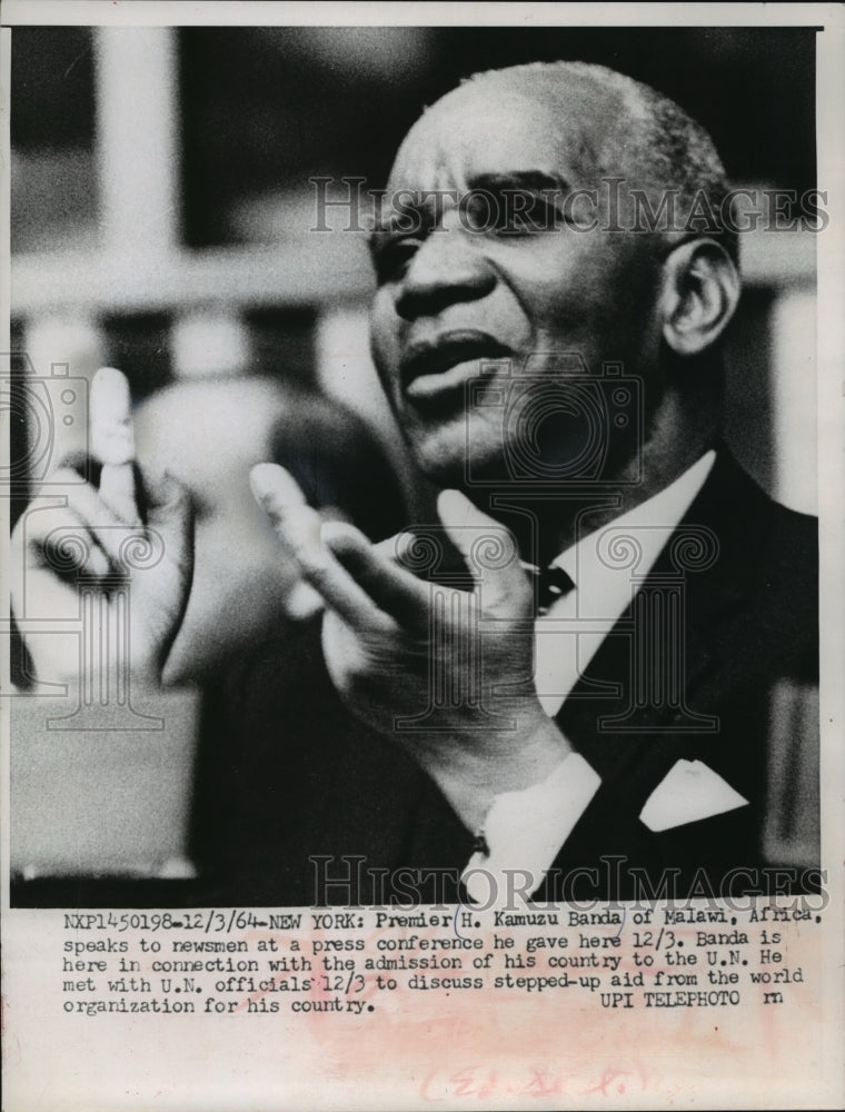 1964 Press Photo Premier H. Kamuzu Banada of Malawi, Africa, speaks to newsmen - Historic Images