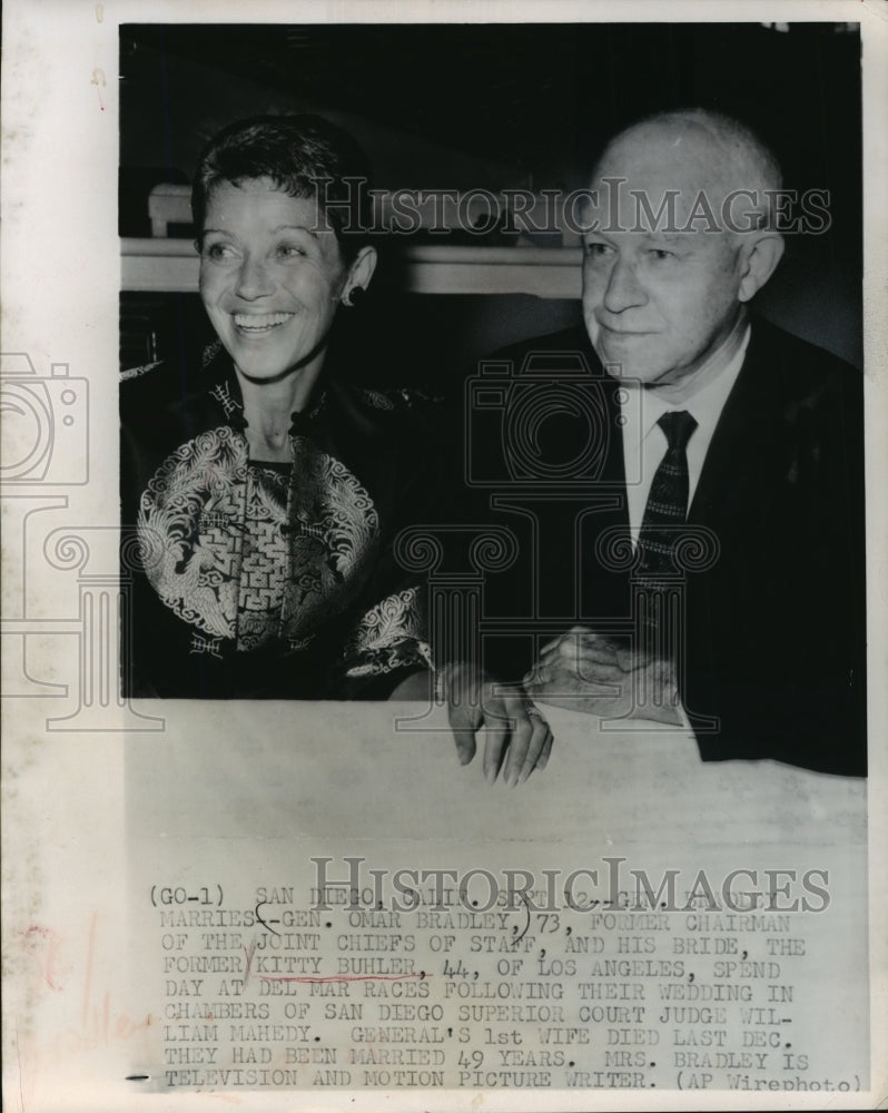 1966 Press Photo Gen. Omar Bradley and wife Kitty Buhler at the Del Mar races.- Historic Images