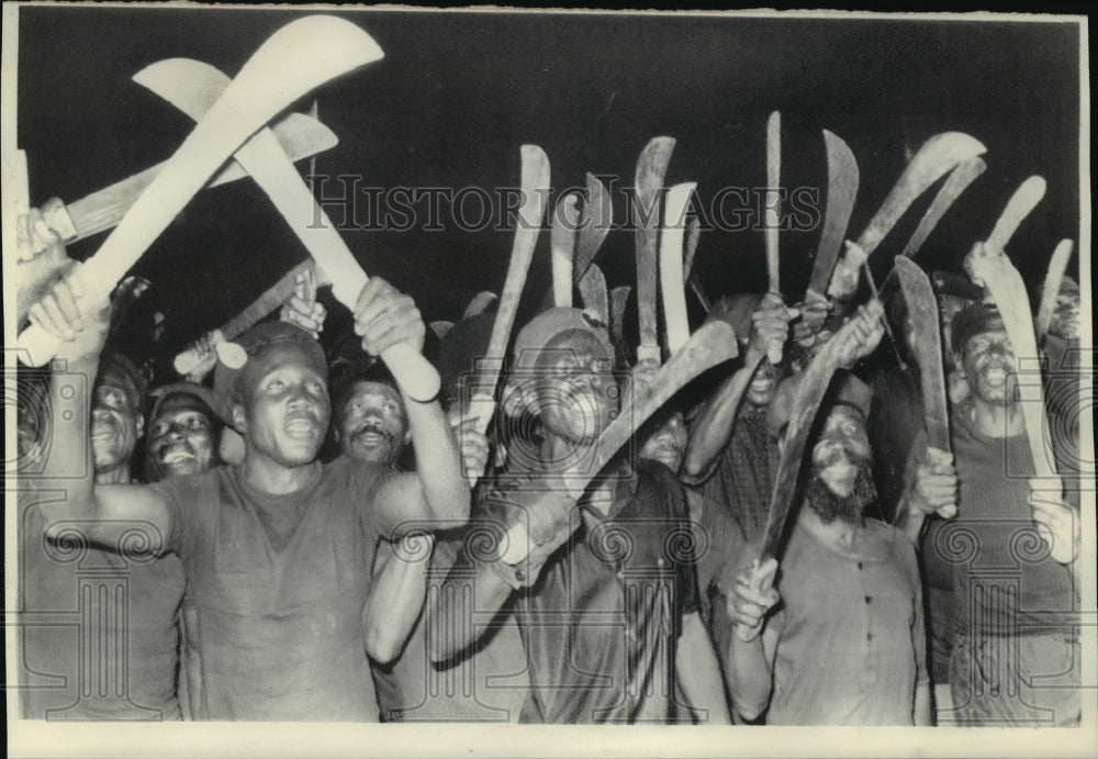 1975 Press Photo Angola Militiamen celebrate Independence in Luanda - mjw01170- Historic Images