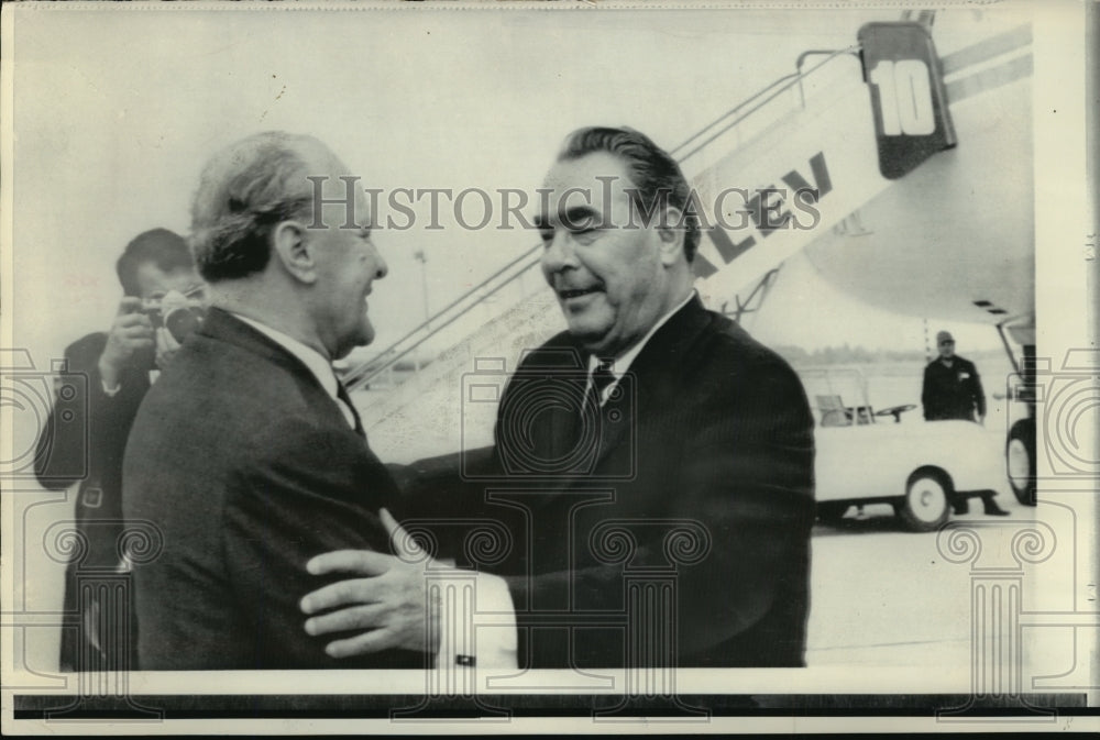 1971 Press Photo Janos Kadar greets Brezhnev in Budapest - mjw01216 - Historic Images