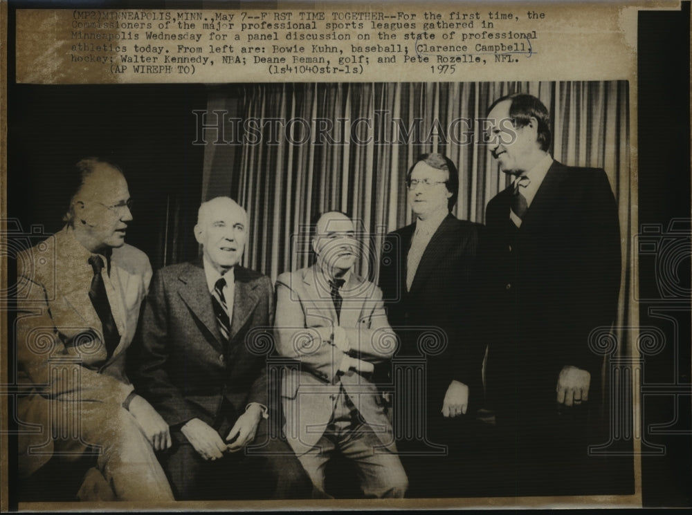 1975 Press Photo Professional Sports Commissioners meet with Clarence Campbell - Historic Images