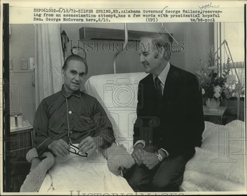 1972 Press Photo Sen George McGovern visits Gov George Wallace in Hospital Room - Historic Images