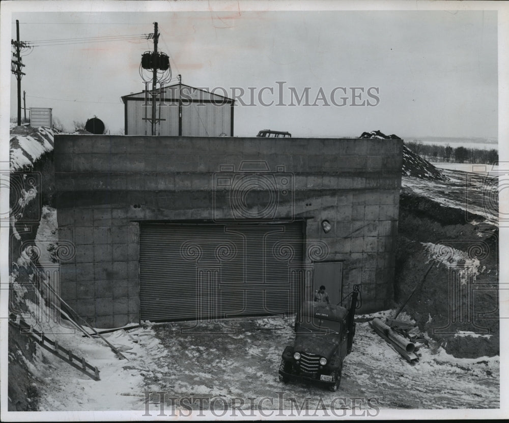 1959 Press Photo Building to house largest atom smasher, near Stoughton WI - Historic Images