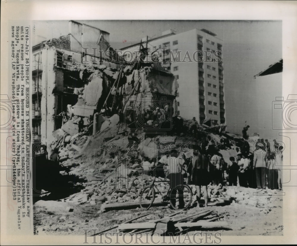 1963 Press Photo Army units rescue Earthquake survivors, Skopje, Yugoslavia- Historic Images