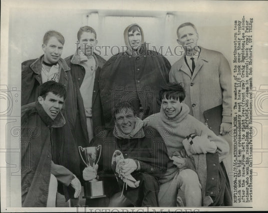 1965 Press Photo Big Ten Winner Lee Assenheimer with coach Bob Ehrhart and team- Historic Images