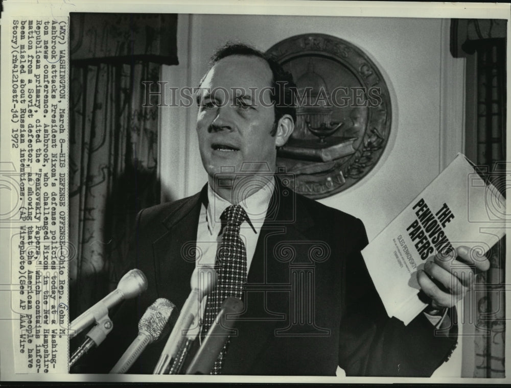 1972 Press Photo Rep. John M. Ashbrook cites &quot;Penkovskiy Papers,&quot; Washington, DC - Historic Images