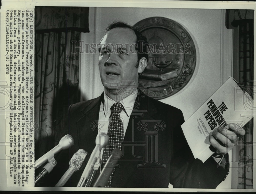 1972 Press Photo Rep. John M. Ashbrook cites "Penkovskiy Papers," Washington, DC - Historic Images
