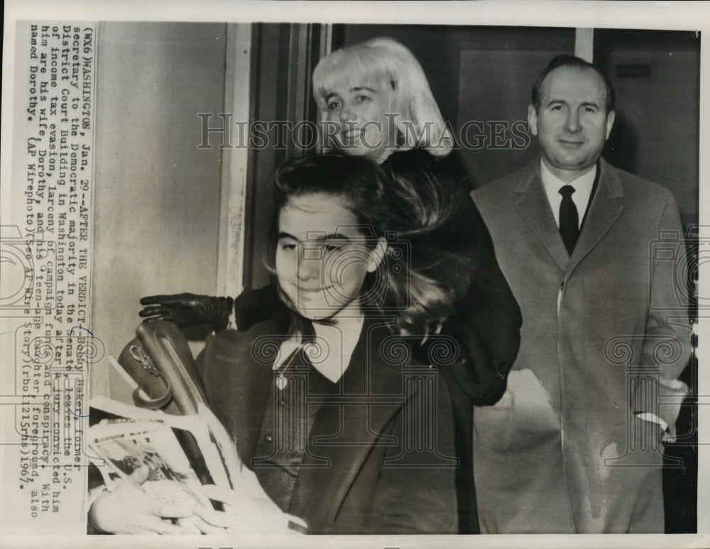 1967 Press Photo Bobby Baker and family leaving the United States District Court- Historic Images
