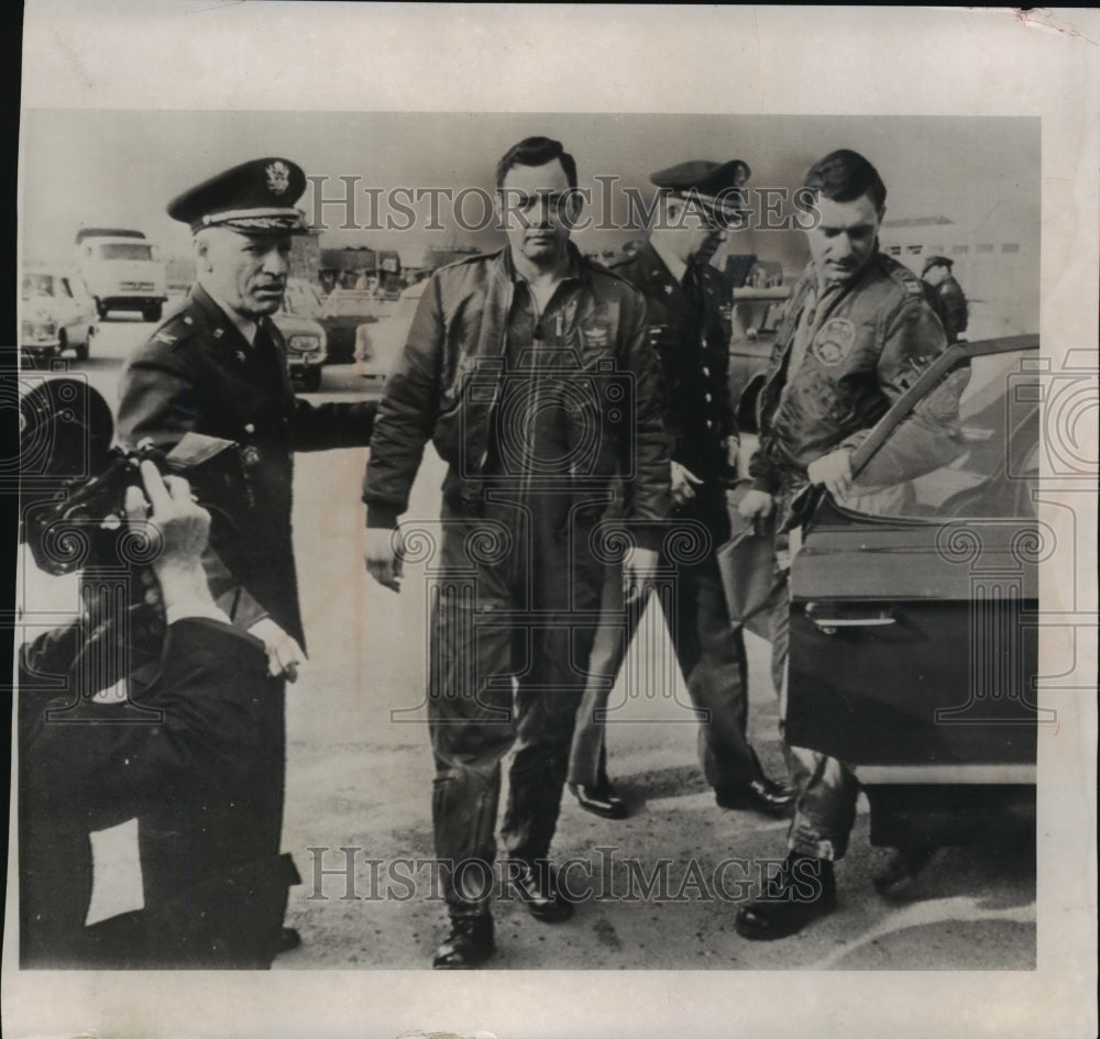 1964 Press Photo David I. Holland and Melvin J. Kessler arrive in Germany- Historic Images