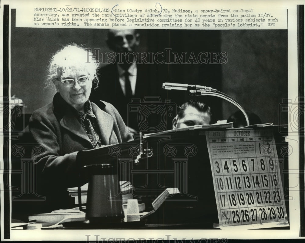 1971 Press Photo Miss Gladys Walsh address state senate in Madison, Wisconsin - Historic Images