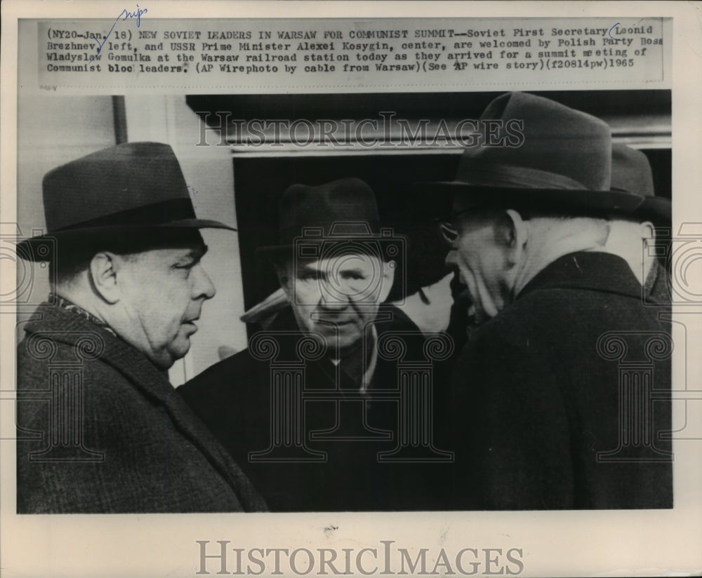 1965 Leonid Brezhnev, Alexei Kosygin and Wladyslaw Gomulka meet - Historic Images