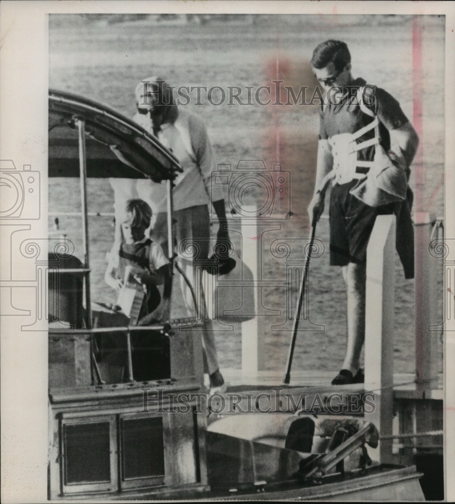 1964 Press Photo Senator Edward Kennedy and others walks on Pier, Palm Beach, FL- Historic Images