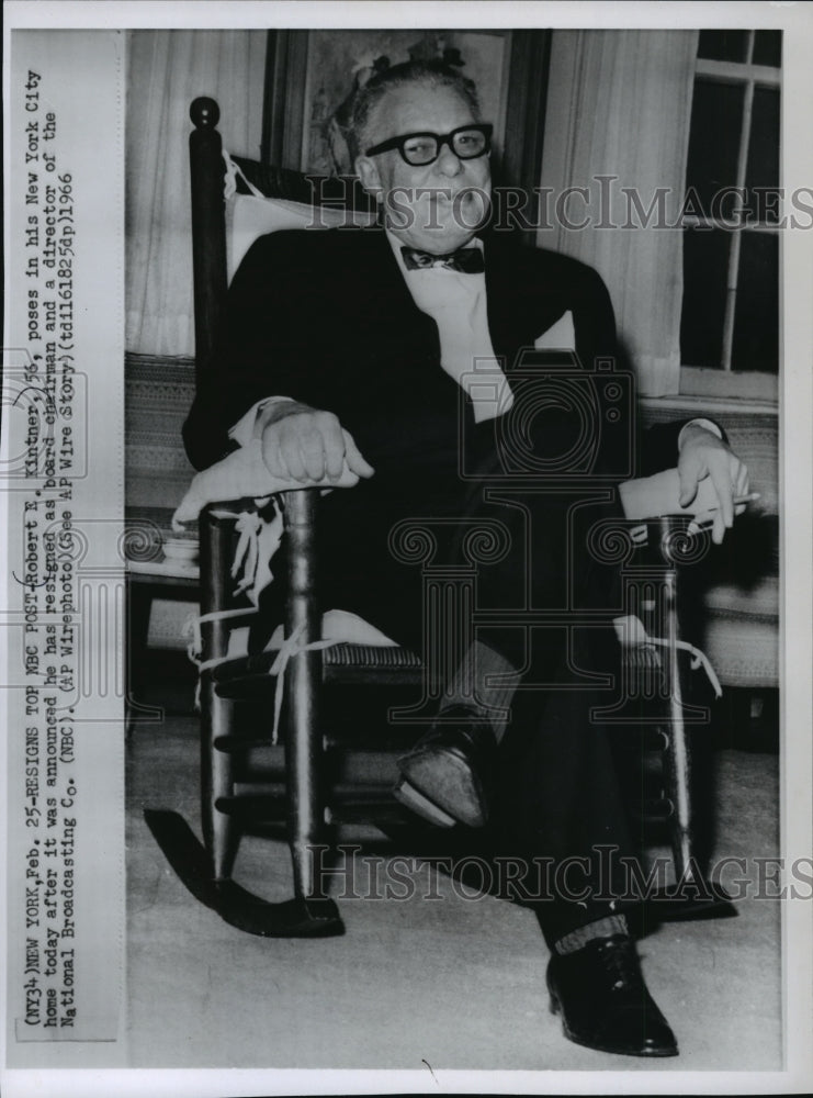 1966 Press Photo NBC&#39;s Robert E. Kintner poses in his home, New York, N.Y. - Historic Images