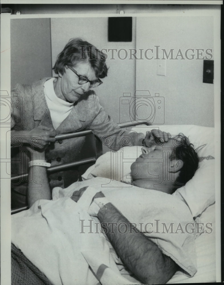 1968 Edna Weisel visits son, William, in hospital, Los Angeles - Historic Images