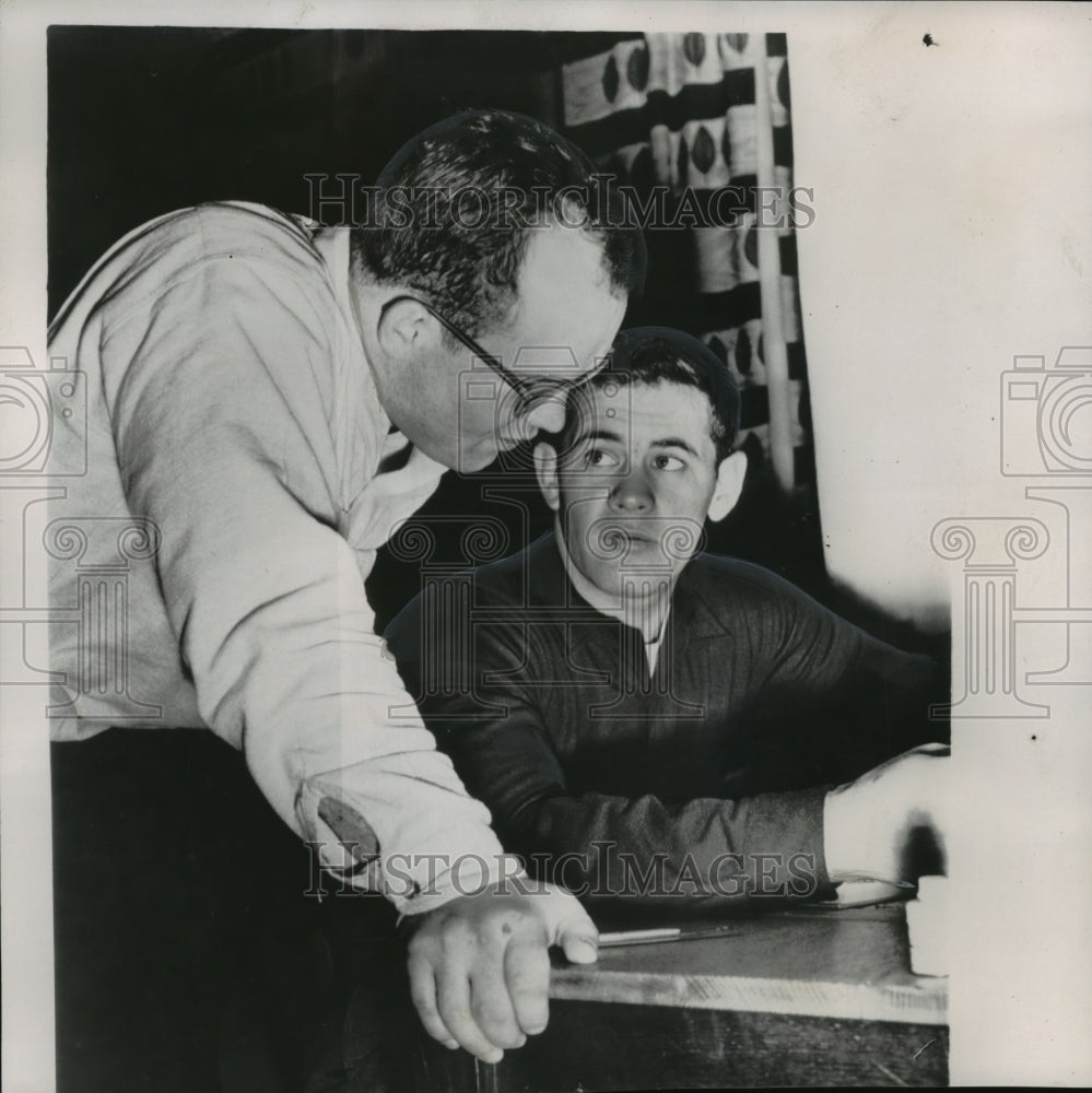 1953 Press Photo Minnesota Gophers; Paul Giel and Jerry Rau take time to study.- Historic Images