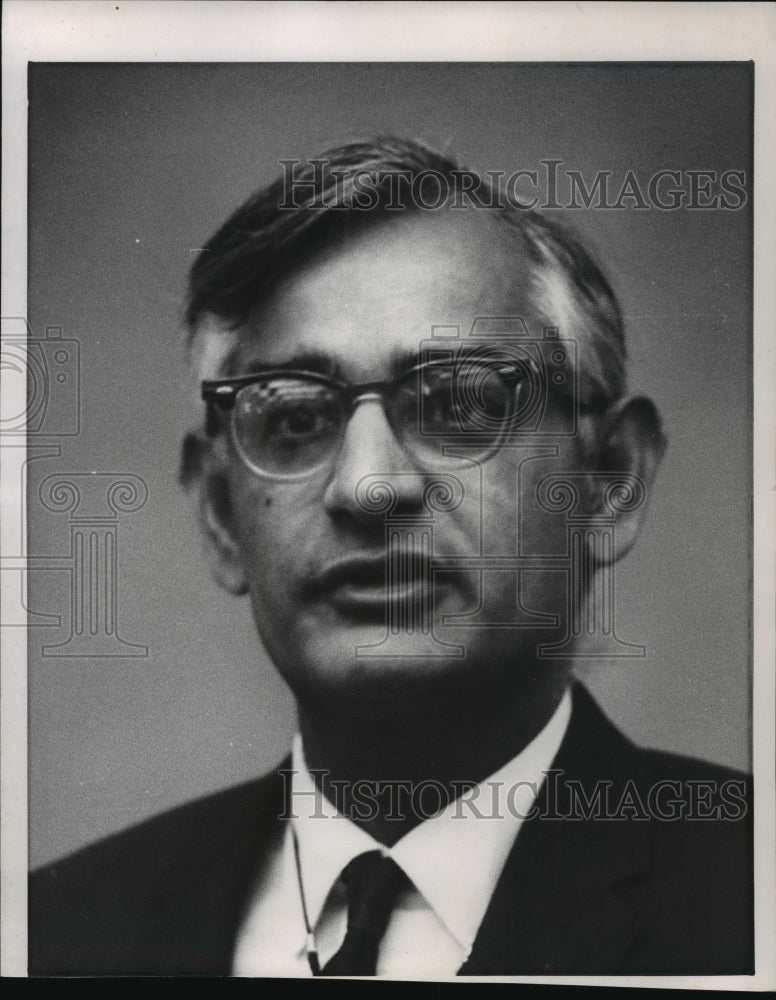  University of Wisconsin professor and biologist Har Gobind Khorana - Historic Images