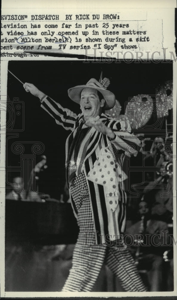 1972 Press Photo Comedian Milton Berle - mjw02513 - Historic Images