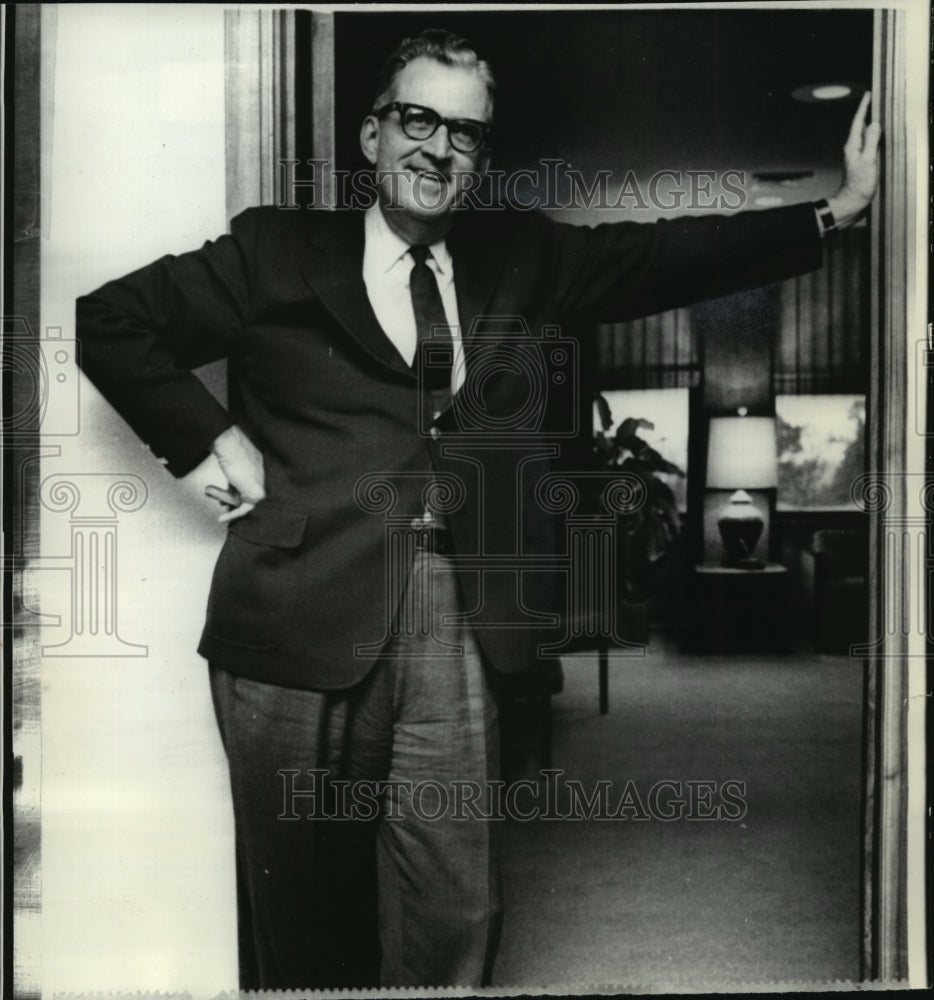 1970 Press Photo John C. Weaver, University of Missouri, in doorway of office. - Historic Images
