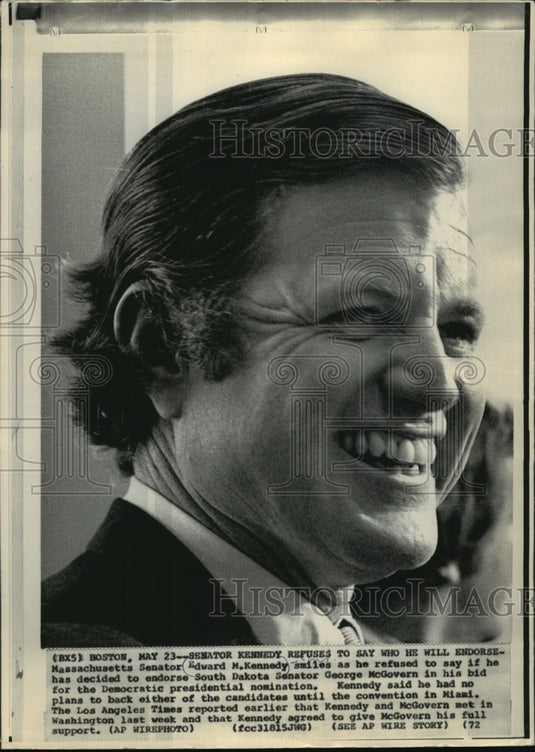 1972 Press Photo Sen. Edward M. Kennedy smiles as he won't say who he endorses. - Historic Images
