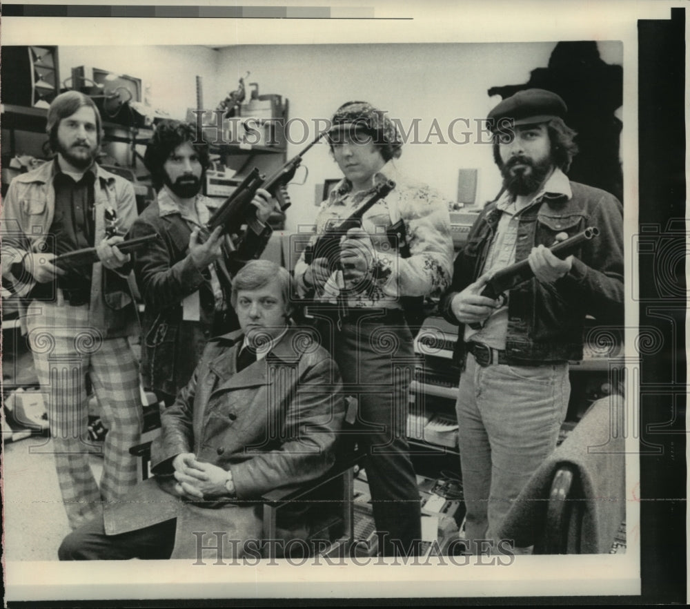 1976 Press Photo FBI's District of Columbia's undercover police "gang" members - Historic Images